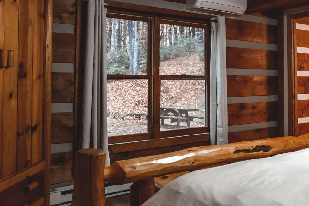 Deer Run Cabin At 36 North - Hot Tub Purlear Bagian luar foto