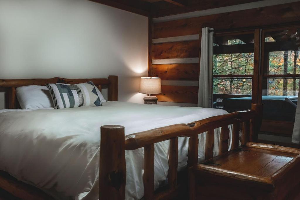 Deer Run Cabin At 36 North - Hot Tub Purlear Bagian luar foto