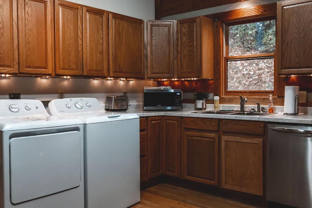 Deer Run Cabin At 36 North - Hot Tub Purlear Bagian luar foto